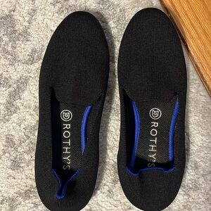 Rothy’s black loafer fits like a size 8
